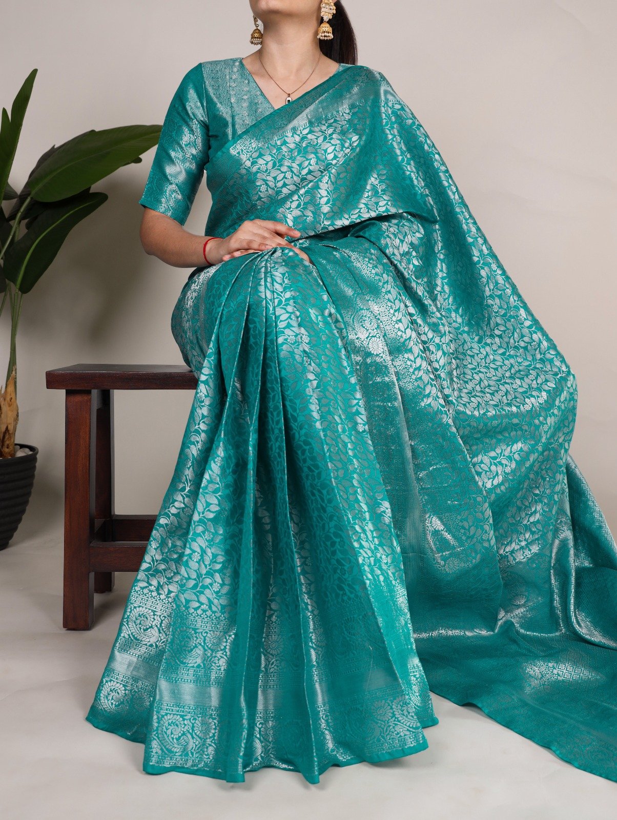 Designer Green Banarasi Jacquard Saree with Blouse Piece – Perfect for Weddings & Festive Wear